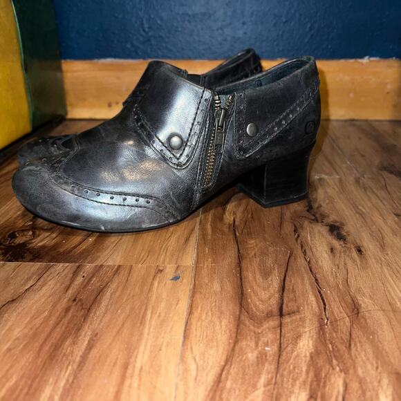 Vintage Black Leather Born Sia Black Wing Tip Clogs Booties Size 7.5 - Picture 1 of 12